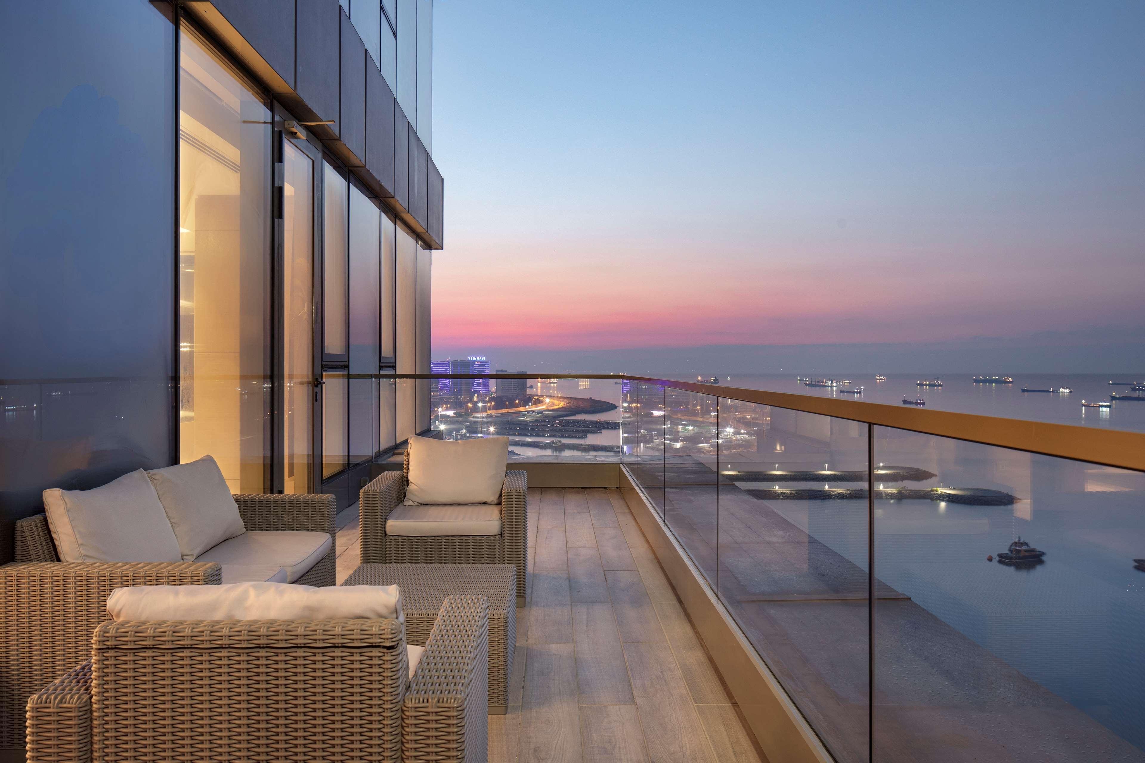 Hilton Istanbul Bakirkoy Hotel Bagian luar foto View from the balcony of a residential apartment