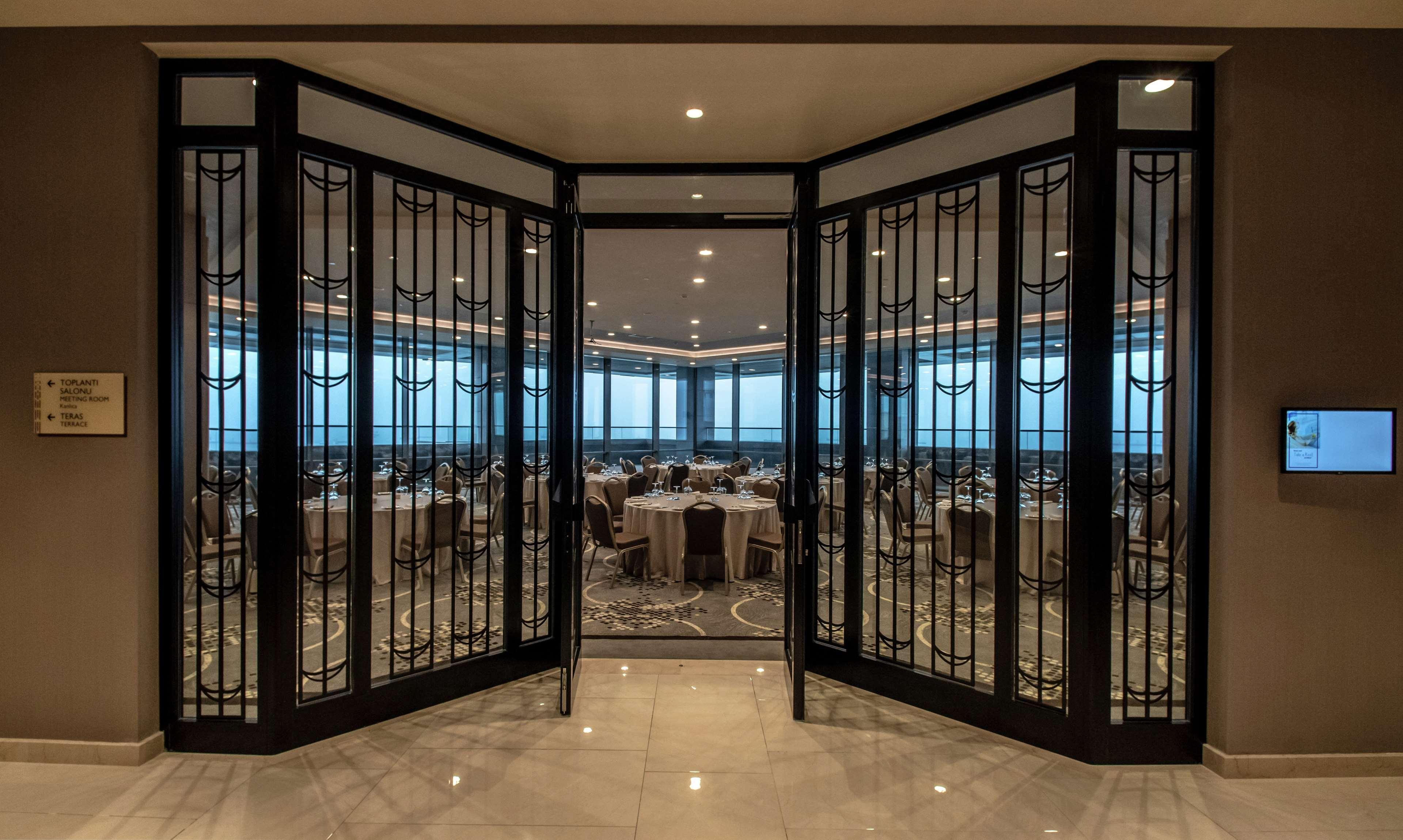 Hilton Istanbul Bakirkoy Hotel Bagian luar foto The entrance to the ballroom