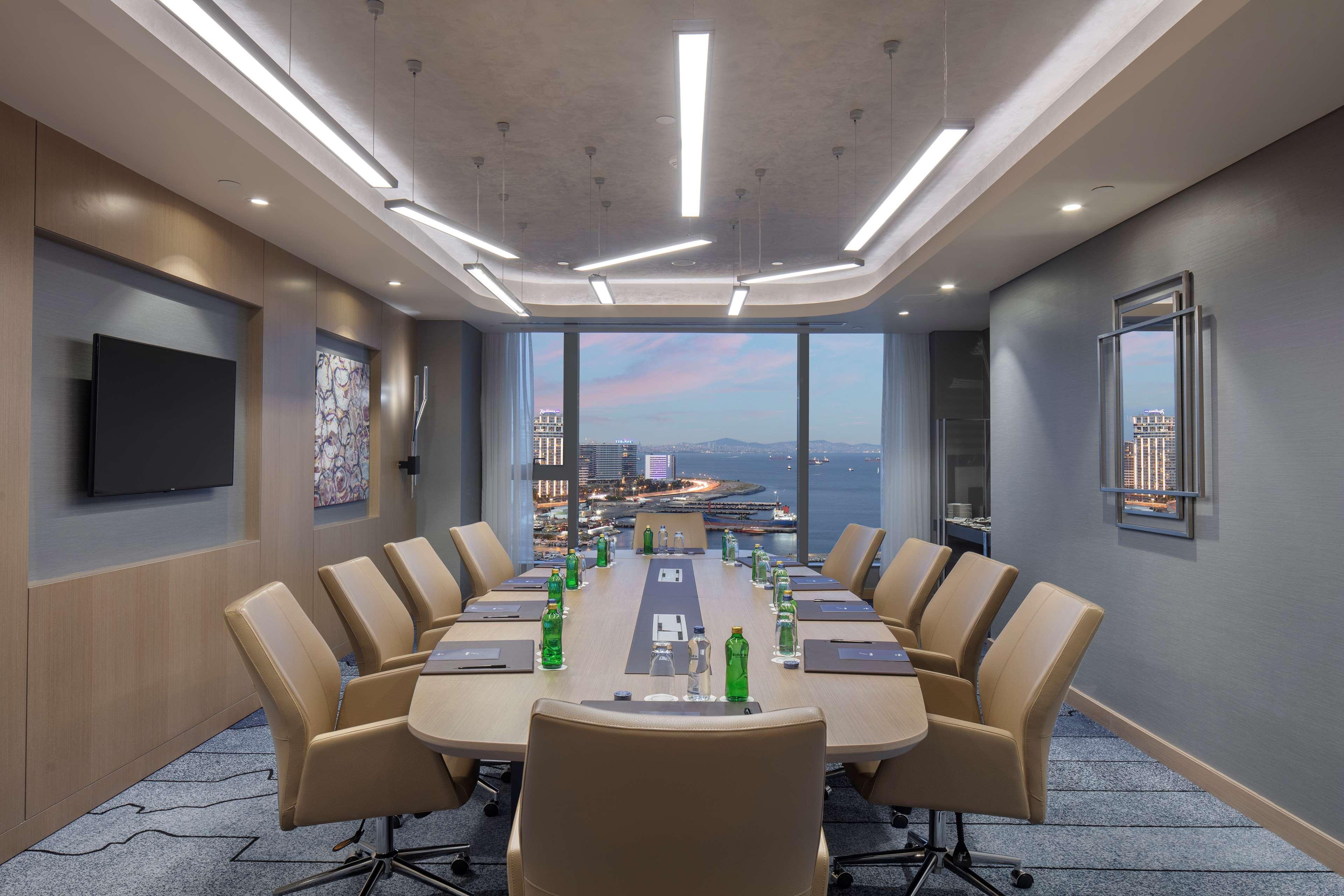 Hilton Istanbul Bakirkoy Hotel Bagian luar foto Boardroom