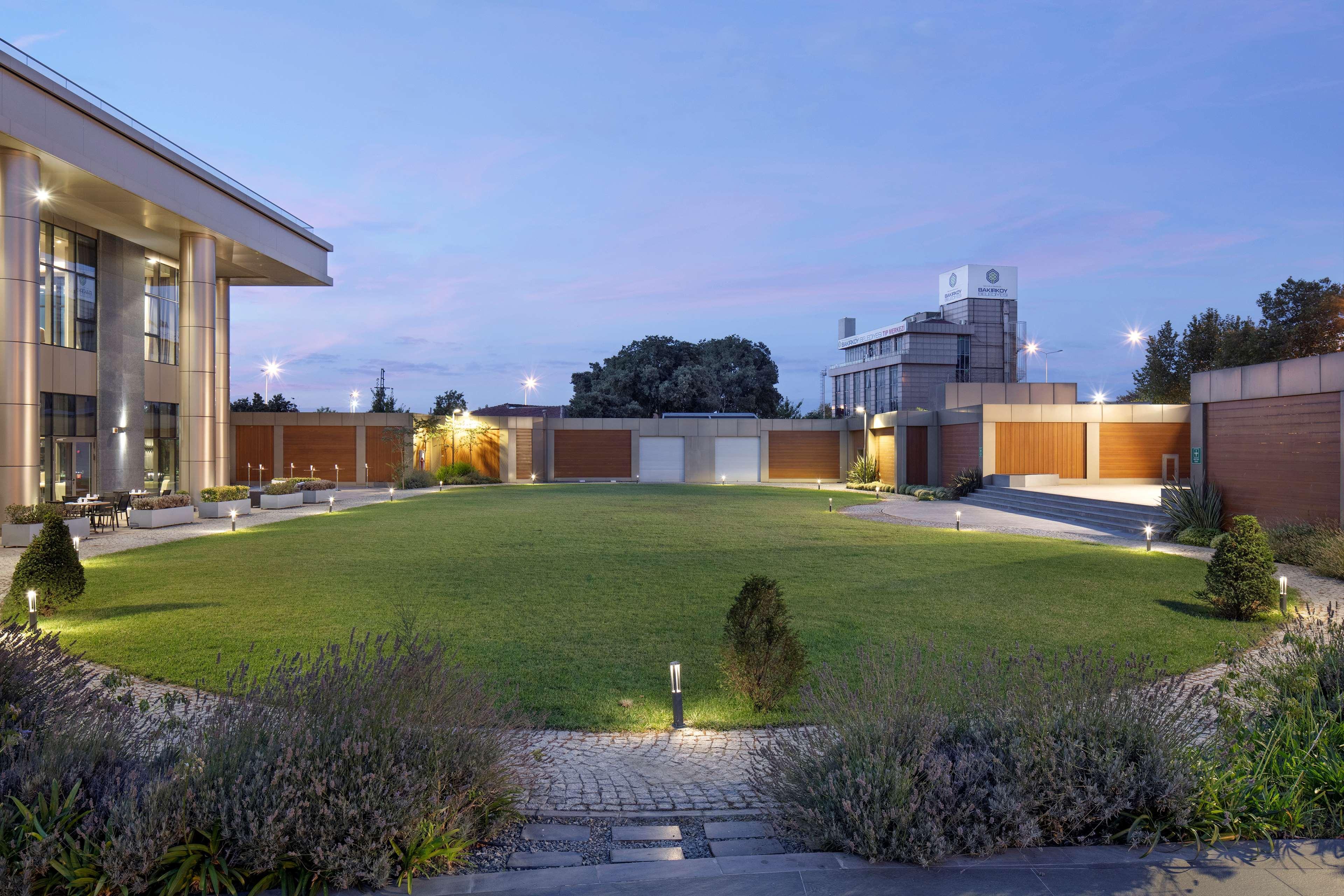 Hilton Istanbul Bakirkoy Hotel Bagian luar foto The campus of the University of Patras