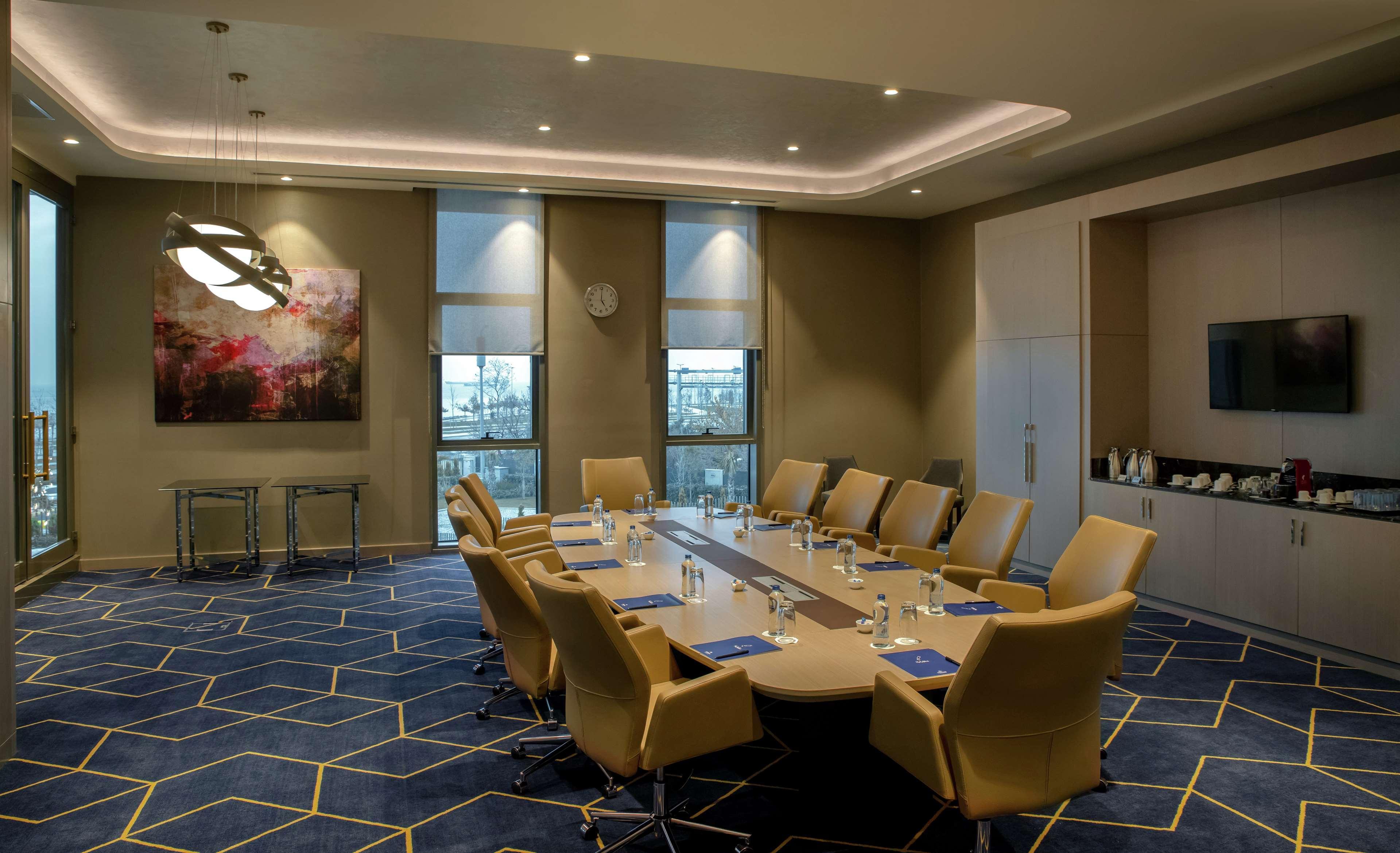 Hilton Istanbul Bakirkoy Hotel Bagian luar foto Boardroom