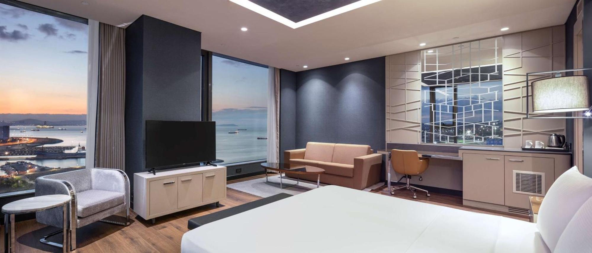 Hilton Istanbul Bakirkoy Hotel Bagian luar foto A typical room at the hotel