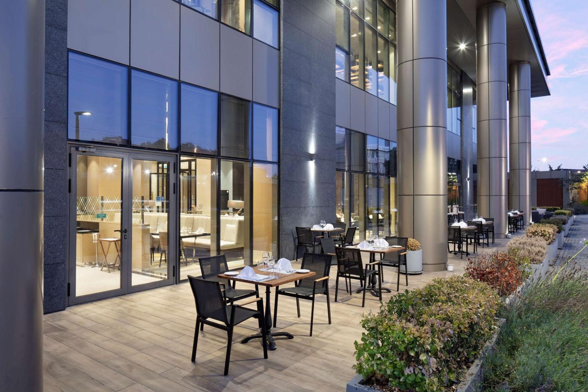 Hilton Istanbul Bakirkoy Hotel Bagian luar foto The Terrace